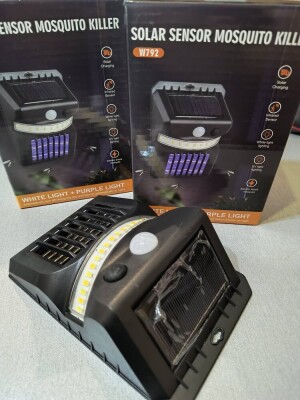 СОЛАРНА ЛАМПА/ПРОЖЕКТОР ПРОТИВ КОМАРИ