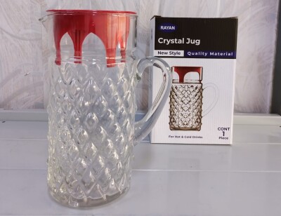 Стъклена кана с капак