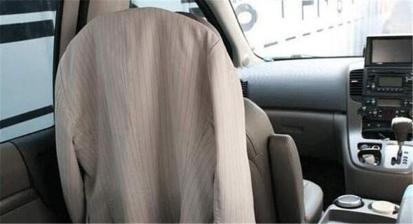 Закачалка за дрехи за приложение върху автомобилна седалка - Coat Hanger