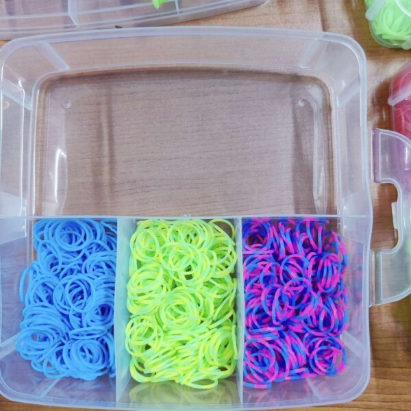 Пластмасов куфар с ластички, 4500 бр в комплекта