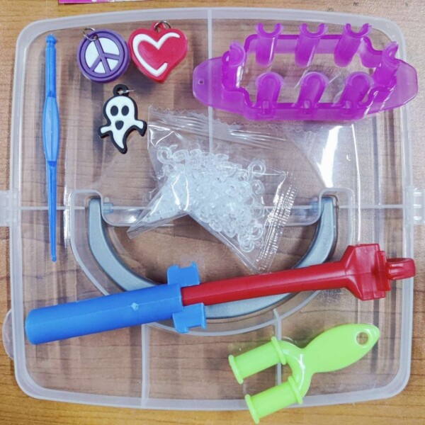 Пластмасов куфар с ластички, 4500 бр в комплекта