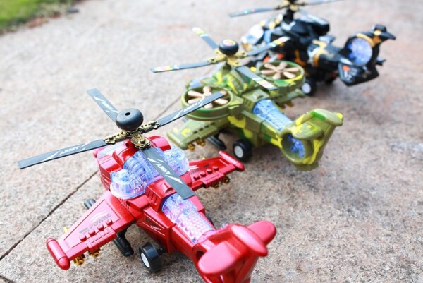 Боен хеликоптер играчка