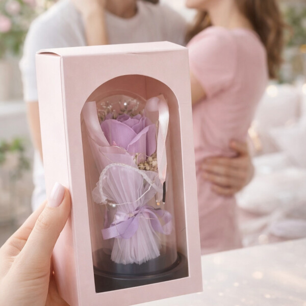 Декоративна роза в стъклен купол - В подаръчна кутия